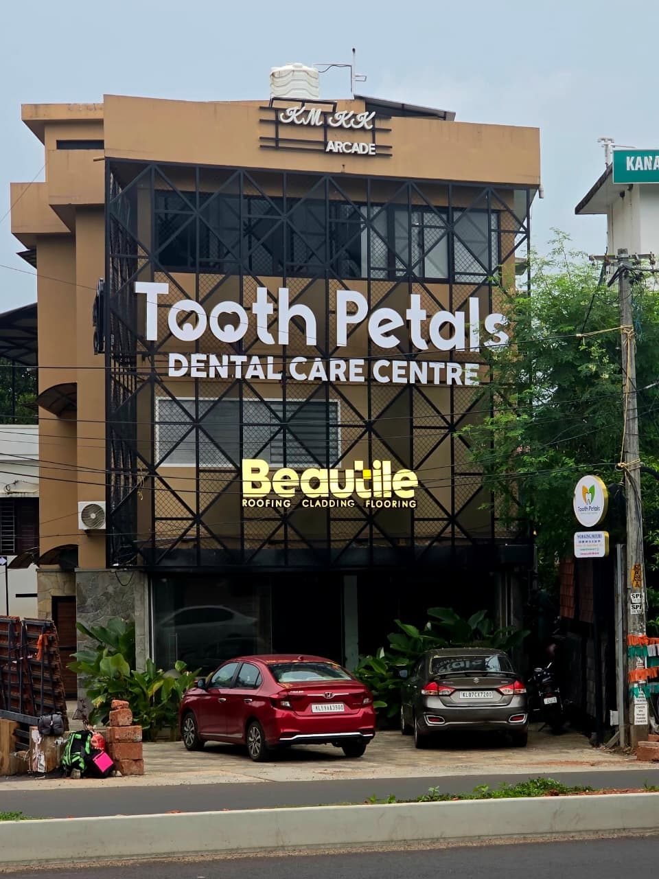 Tooth Petals Dental Care Centre building near Civil Station, Kozhikode