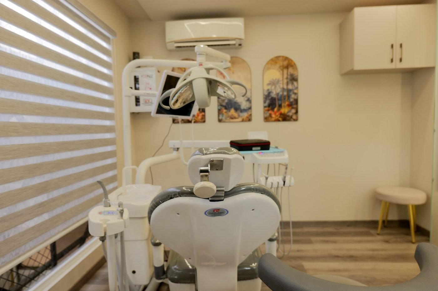 Sterile dental treatment room with advanced dental chair in Kozhikode