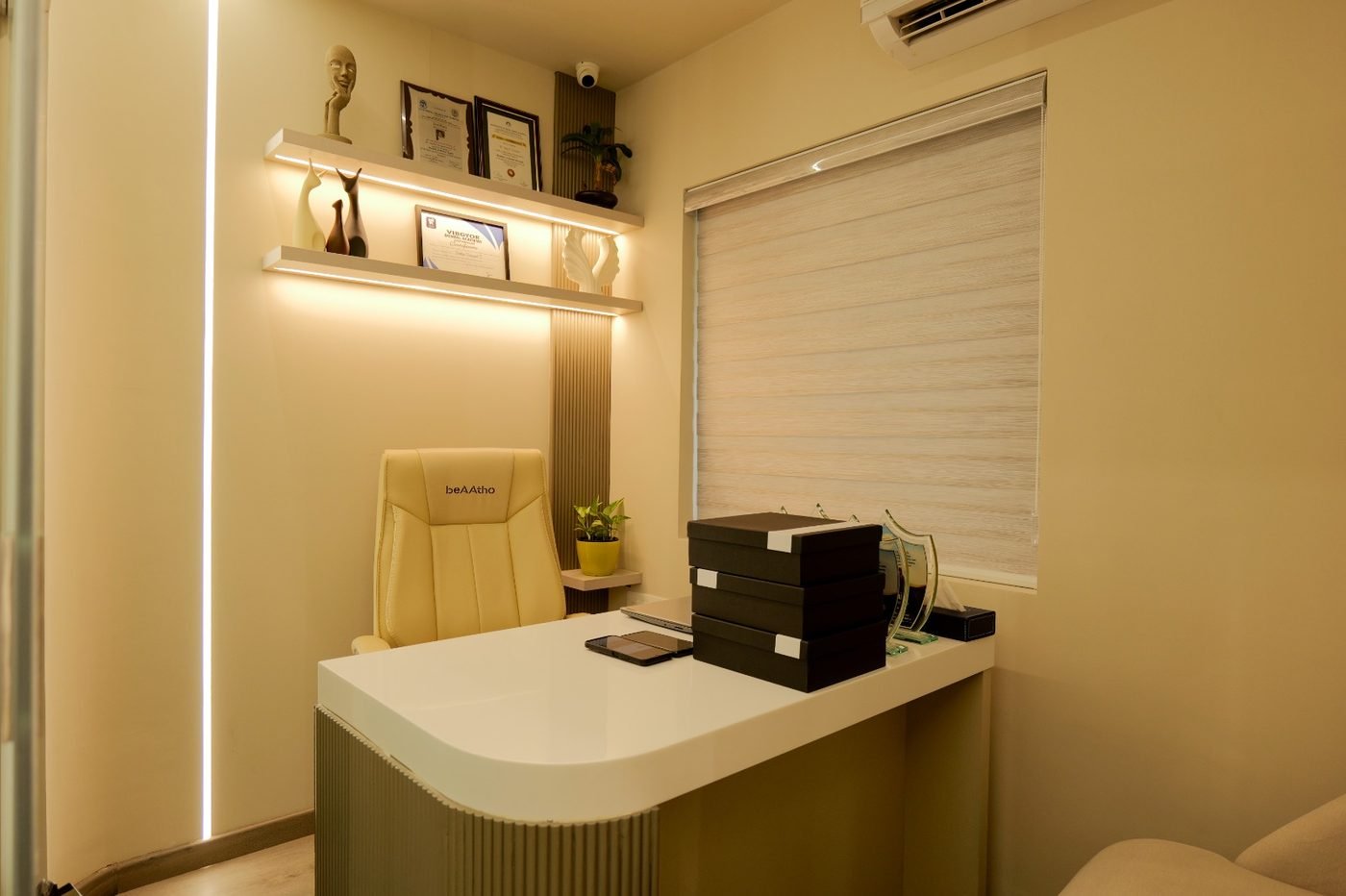 Dental surgeon's consultation cabin at Tooth Petals near Civil Station, Kozhikode